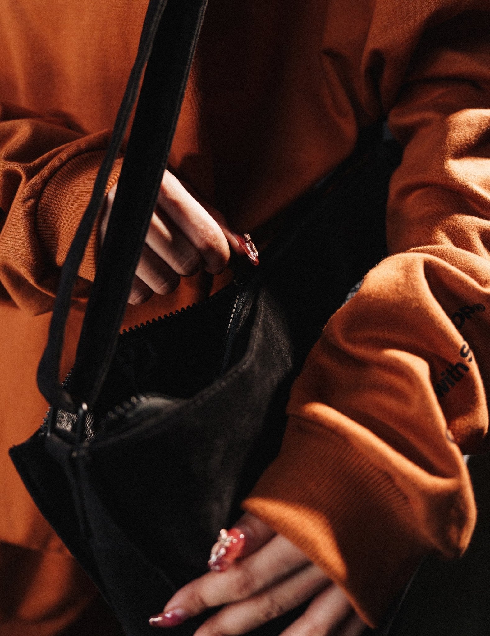 SKOOP® Ryuu Suede Sling Totebag Onyx - SKOOP